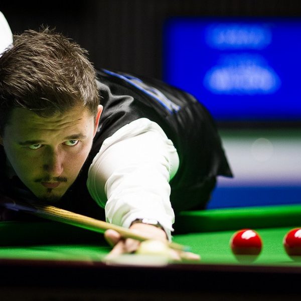 Kyren Wilson plays snooker shot