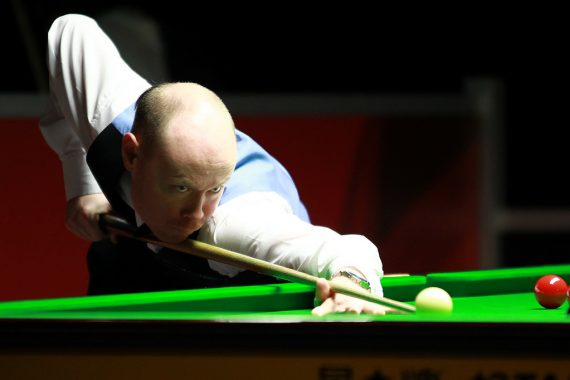 Gary Wilson playing snooker