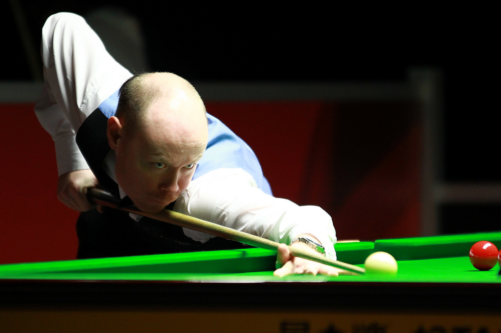 Gary Wilson playing snooker