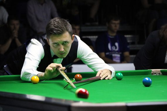 Kyren Wilson playing snooker